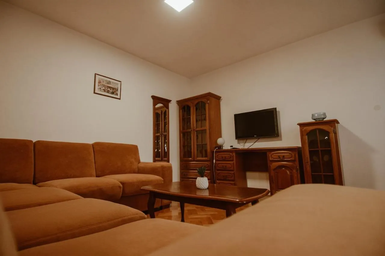Perla Apartments 포레치
