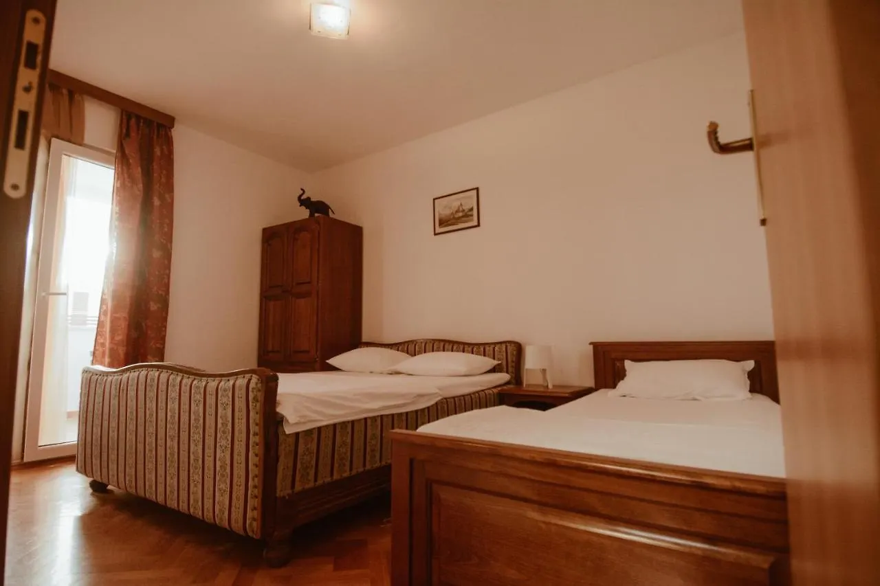 Perla Apartments 포레치