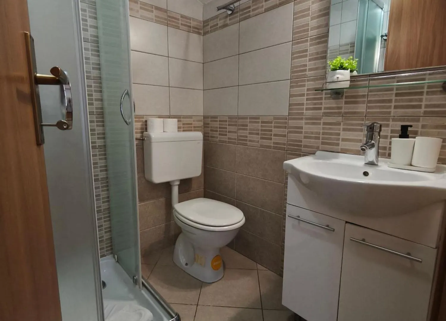 Perla Apartments 포레치